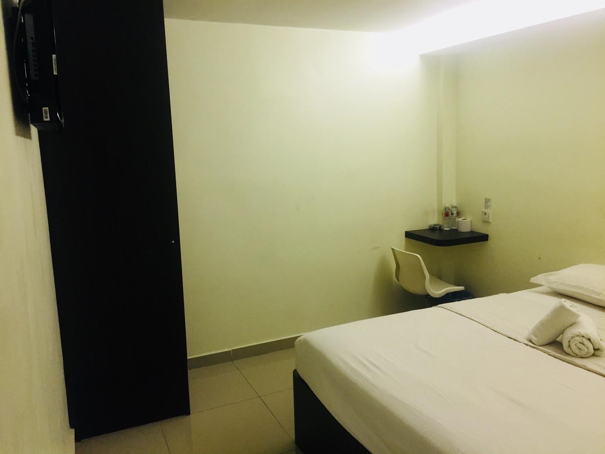 Desa House Hotel เกอปง ภายนอก รูปภาพ