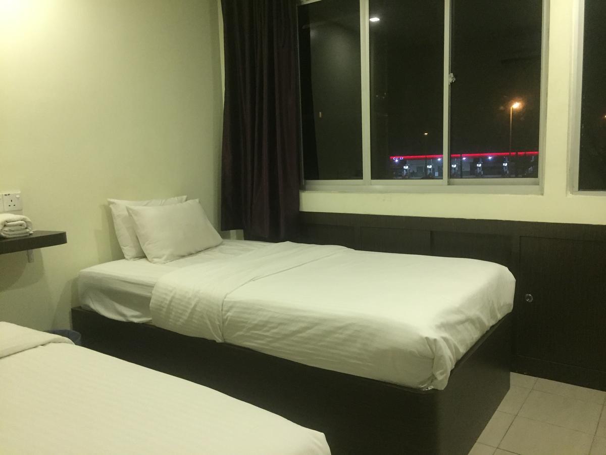 Desa House Hotel เกอปง ภายนอก รูปภาพ