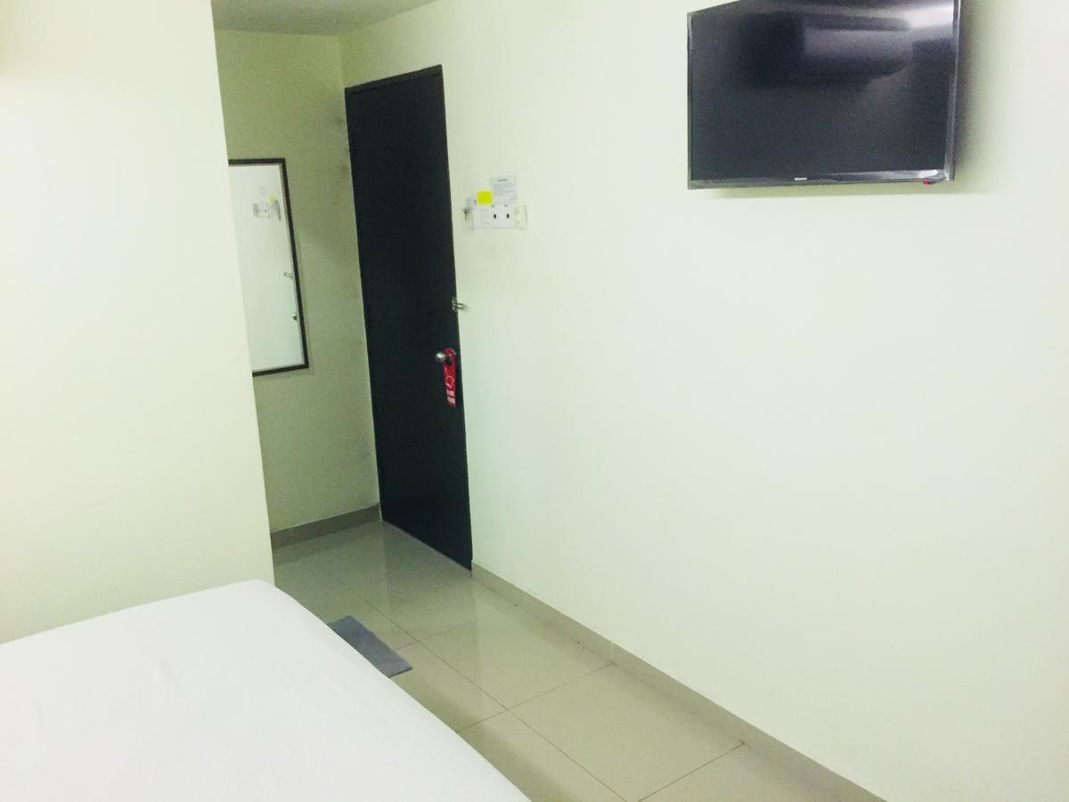 Desa House Hotel เกอปง ภายนอก รูปภาพ