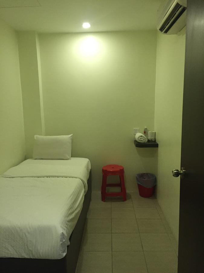 Desa House Hotel เกอปง ภายนอก รูปภาพ